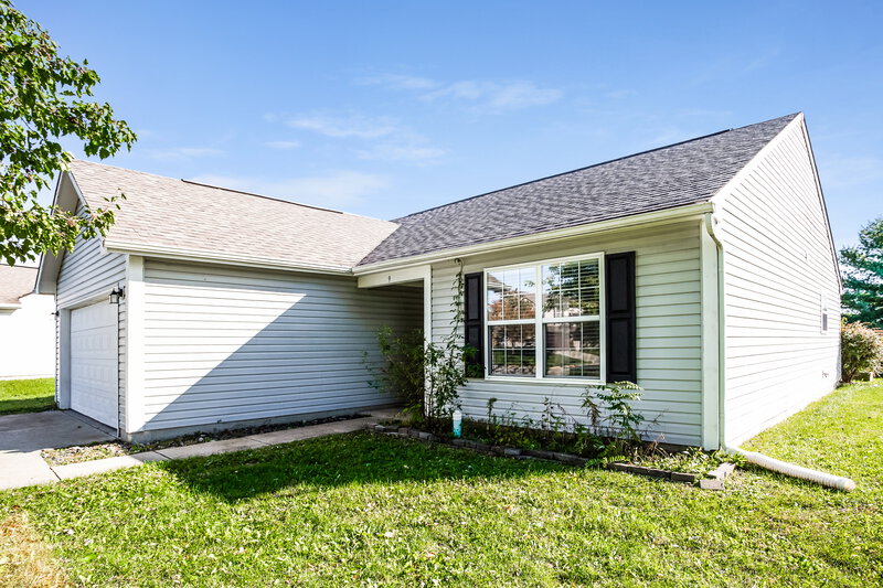2,450/Mo, 9 S Morris Blvd Bargersville, IN 46106 Front View