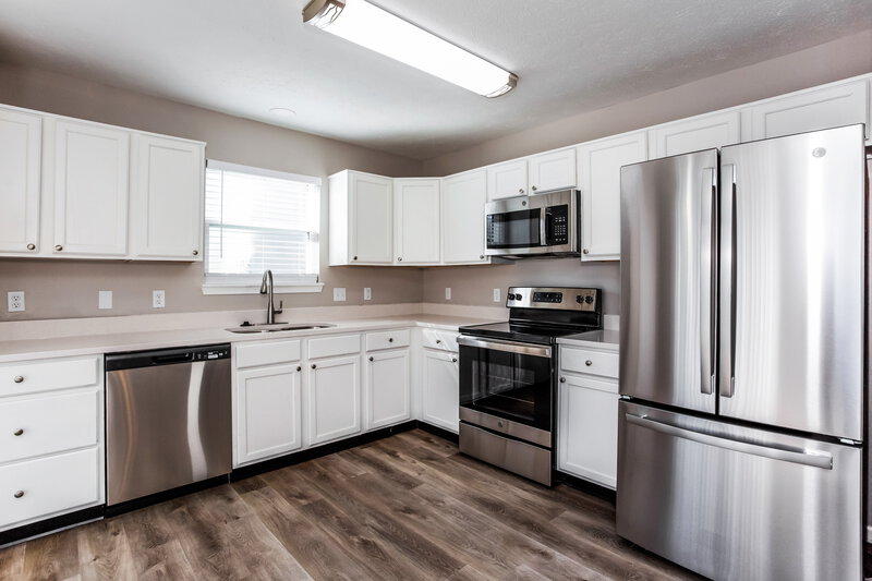 2,450/Mo, 9 S Morris Blvd Bargersville, IN 46106 Kitchen View
