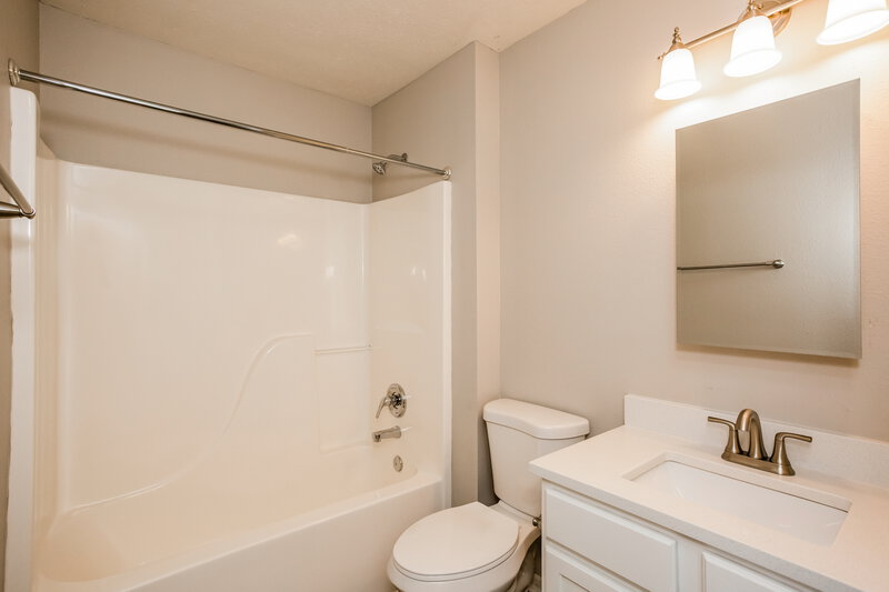 2,450/Mo, 9 S Morris Blvd Bargersville, IN 46106 Bathroom View