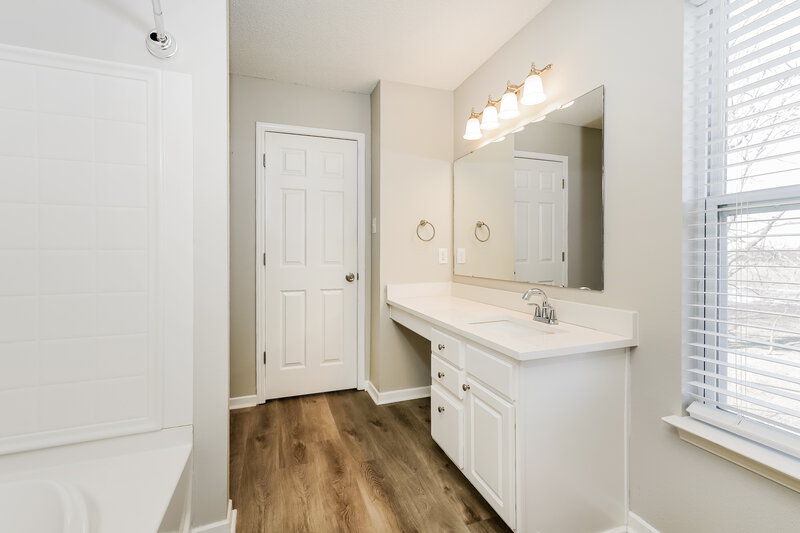 2,000/Mo, 750 Wheat Field Ln Whiteland, IN 46184 Main Bathroom View 2