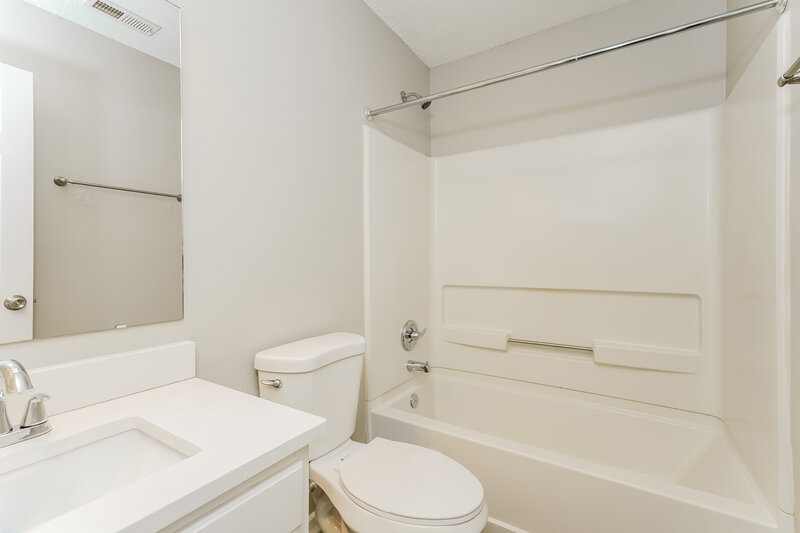 2,000/Mo, 750 Wheat Field Ln Whiteland, IN 46184 Bathroom View