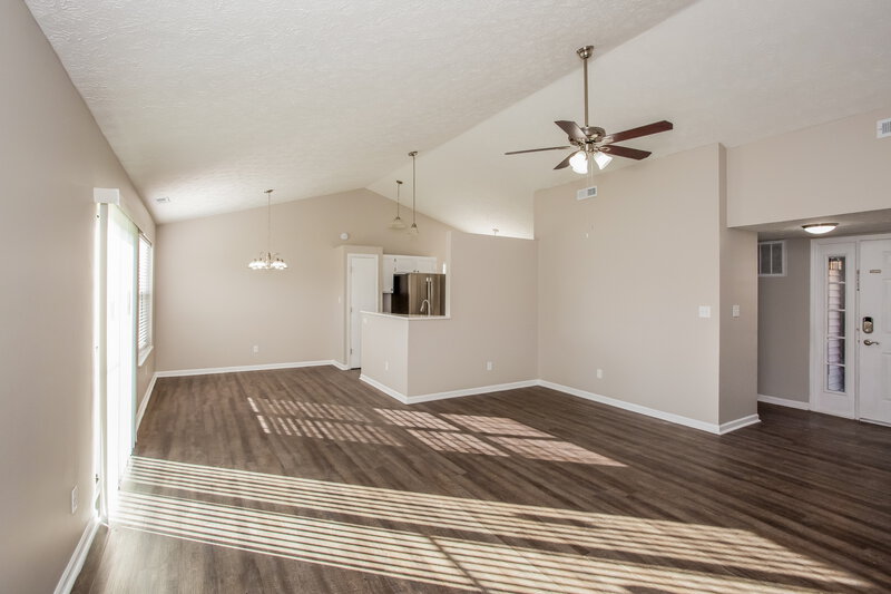 2,470/Mo, 11139 Baywood Ln Indianapolis, IN 46236 Living Room View 2