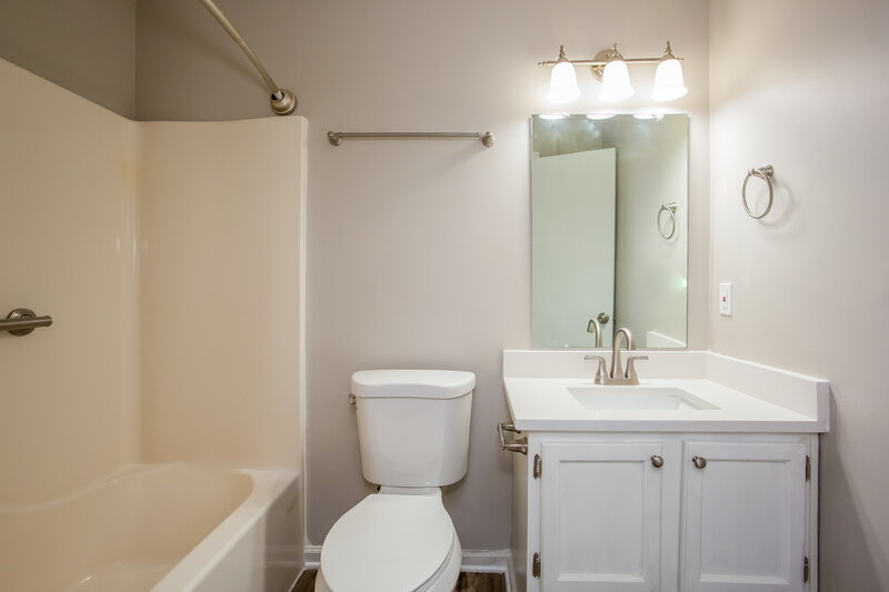 2,470/Mo, 11139 Baywood Ln Indianapolis, IN 46236 Bathroom View