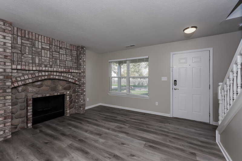 1,905/Mo, 163 Hilltop Farms Blvd Whiteland, IN 46184 Living Room View 2