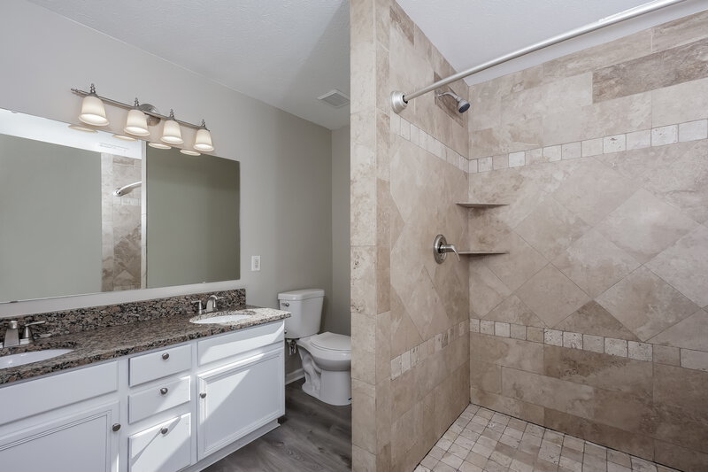 1,905/Mo, 163 Hilltop Farms Blvd Whiteland, IN 46184 Main Bathroom View