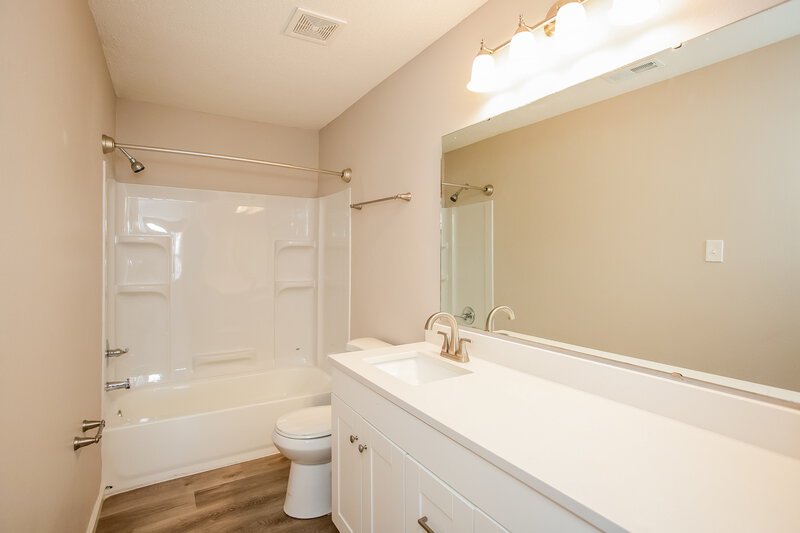 2,780/Mo, 6762 Kinnerton Dr Indianapolis, IN 46254 Main Bathroom View