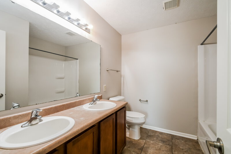 2,260/Mo, 12403 Titans Dr Fishers, IN 46037 Bathroom View