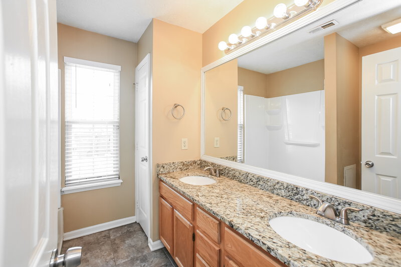 2,390/Mo, 8439 Manship Dr Fishers, IN 46038 Main Bathroom View