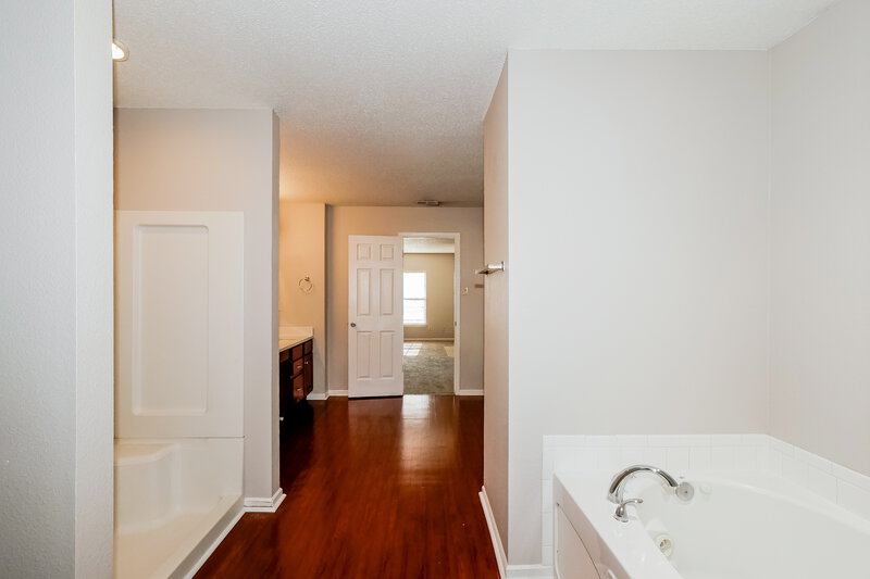 2,560/Mo, 10377 Alice Ct Fishers, IN 46038 Main Bathroom View