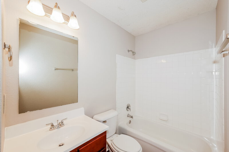 2,560/Mo, 10377 Alice Ct Fishers, IN 46038 Bathroom View