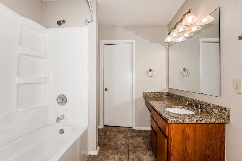 1,660/Mo, 10926 Spirit Dr Ingalls, IN 46048 Main Bathroom View
