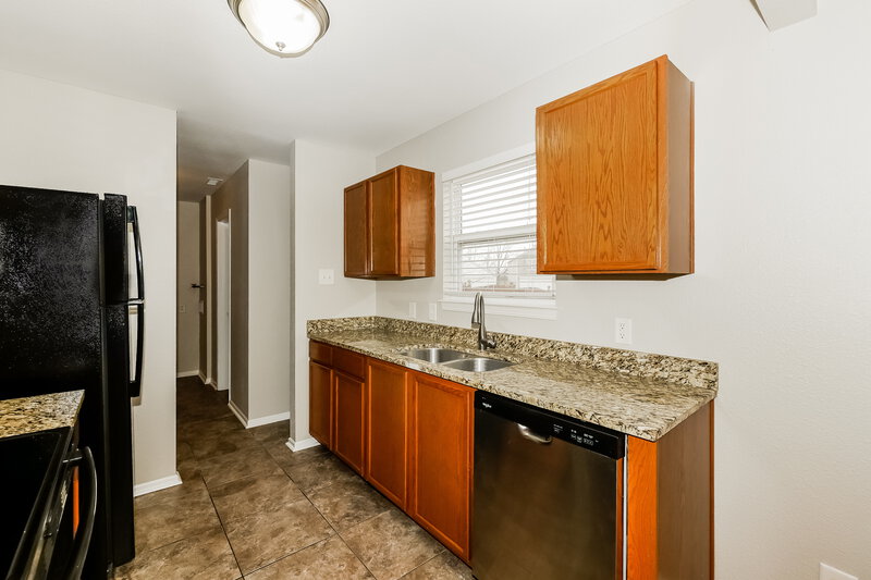 1,535/Mo, 10941 Spirit Dr Ingalls, IN 46048 Kitchen View