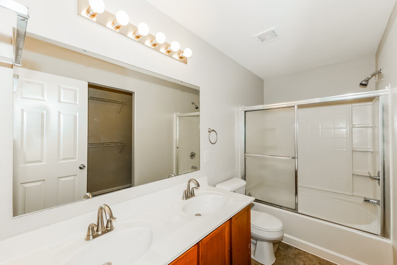 1,535/Mo, 10941 Spirit Dr Ingalls, IN 46048 Main Bathroom View