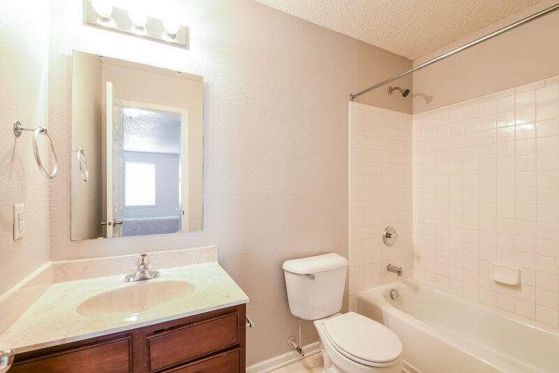 1,615/Mo, 7622 Mansfield Way Ingalls, IN 46048 Bathroom View
