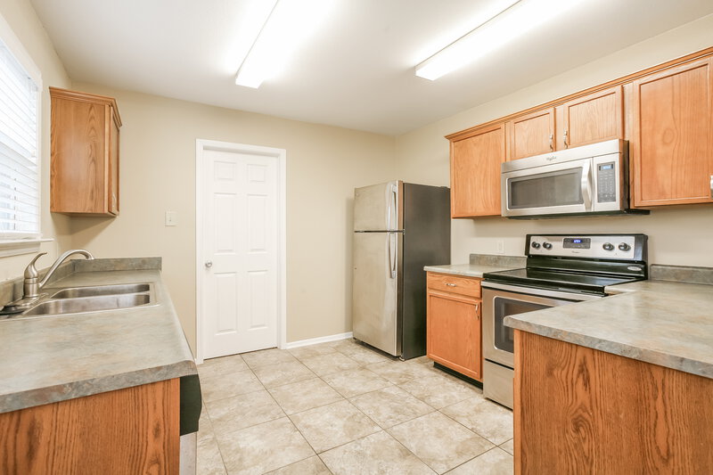 1,885/Mo, 10936 Mansfield Way Ingalls, IN 46048 Kitchen View 3