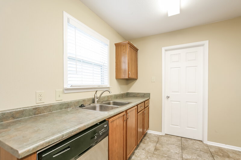 1,885/Mo, 10936 Mansfield Way Ingalls, IN 46048 Kitchen View 4