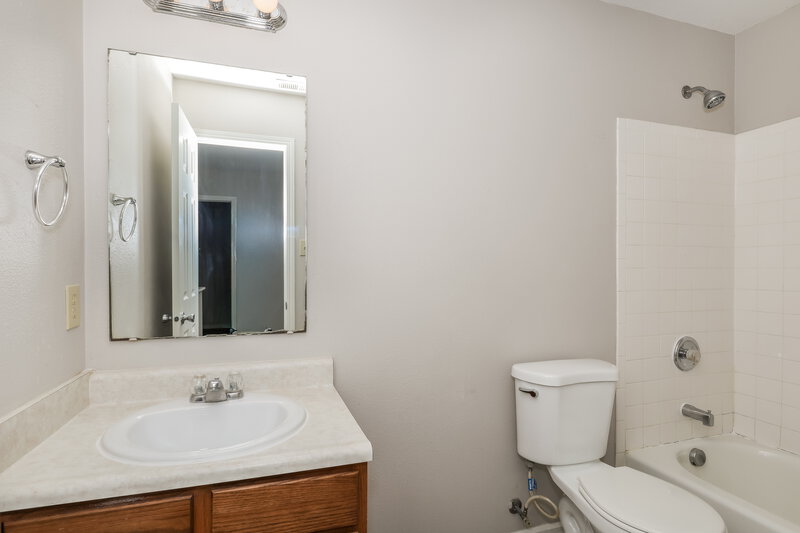 1,845/Mo, 10936 Mansfield Way Ingalls, IN 46048 Bathroom View