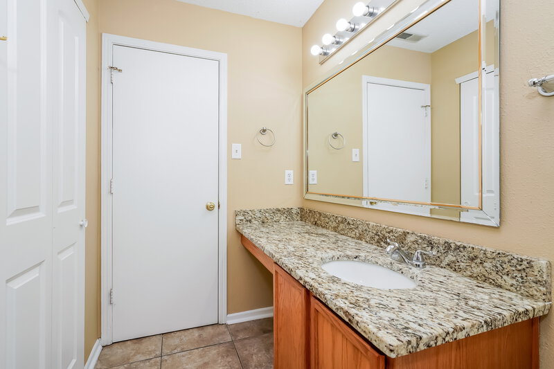 1,900/Mo, 5681 N Jefferson Dr McCordsville, IN 46055 Main Bathroom View
