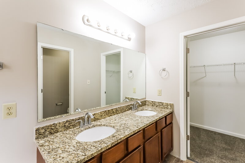 3,670/Mo, 7051 N Laredo Dr McCordsville, IN 46055 Main Bathroom View