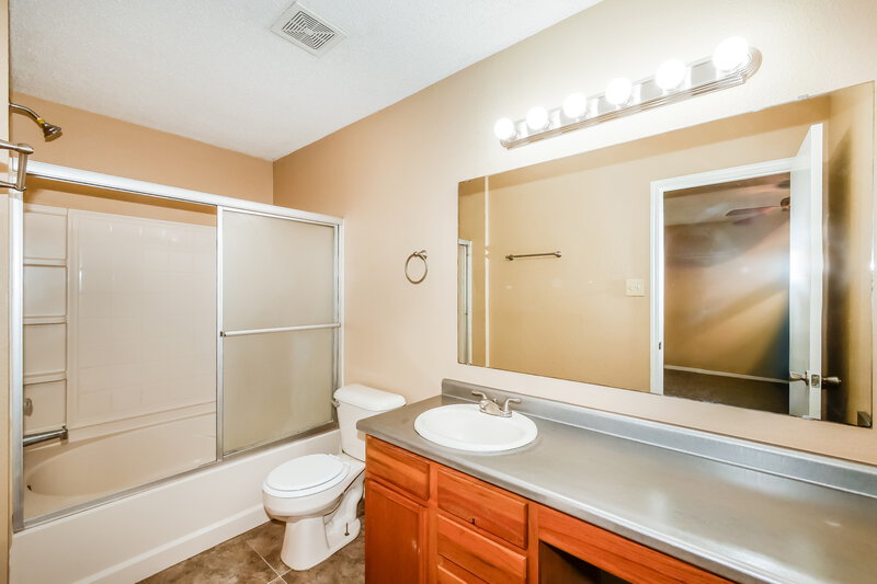 1,615/Mo, 5768 N Peppereel Way McCordsville, IN 46055 Main Bathroom View