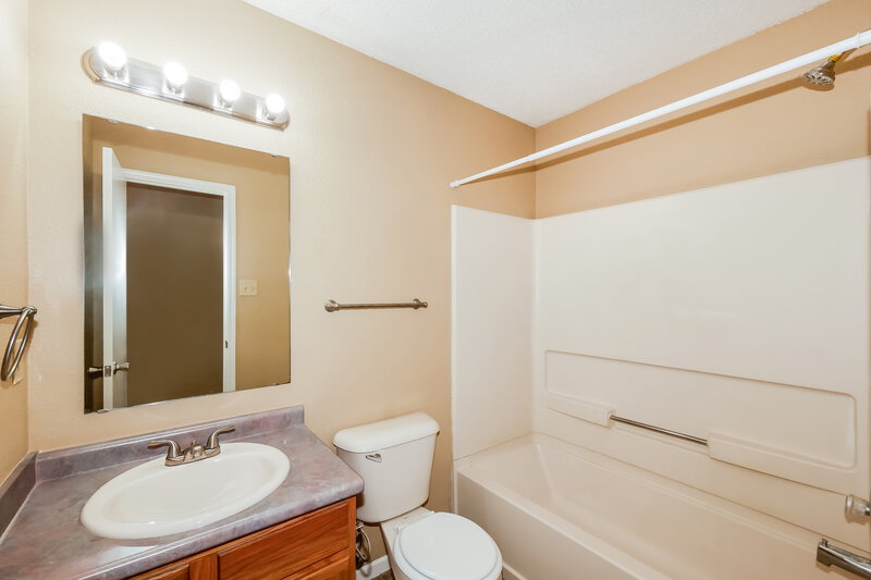 1,615/Mo, 5768 N Peppereel Way McCordsville, IN 46055 Bathroom View