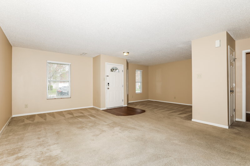 1,980/Mo, 12219 Maize Dr Noblesville, IN 46060 Living Room View 2