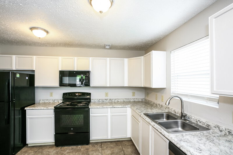 1,810/Mo, 14427 Cuppola Dr Noblesville, IN 46060 Kitchen View 2