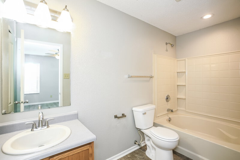 1,810/Mo, 14427 Cuppola Dr Noblesville, IN 46060 Bathroom View