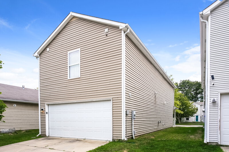1,810/Mo, 14427 Cuppola Dr Noblesville, IN 46060 Garage View 2