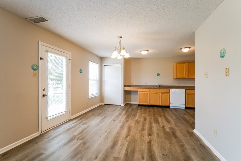 1,975/Mo, 9322 W Dockside Circle Pendleton, IN 46064 Living Room View 3