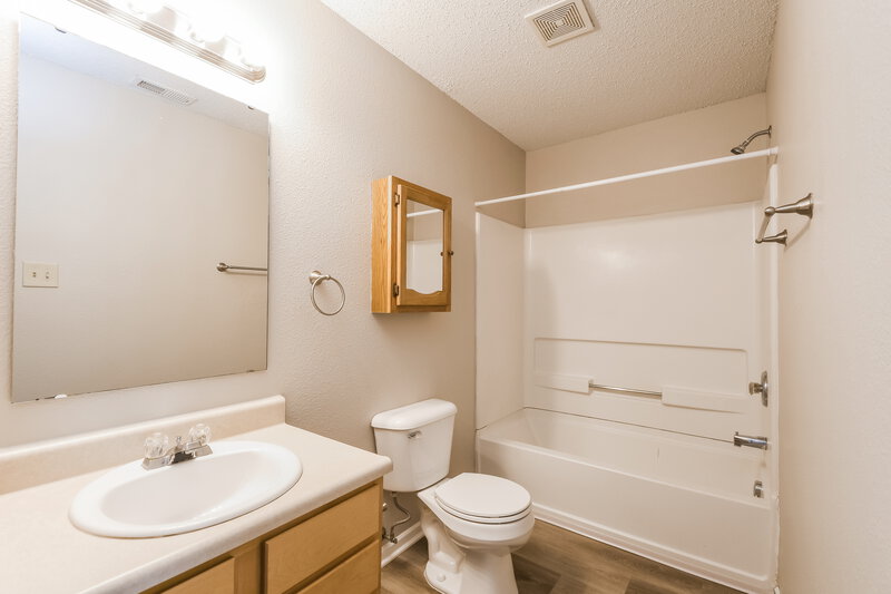 1,975/Mo, 9322 W Dockside Circle Pendleton, IN 46064 Bathroom View
