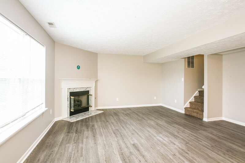 1,960/Mo, 6736 Berkshire Dr Zionsville, IN 46077 Living Room View 2