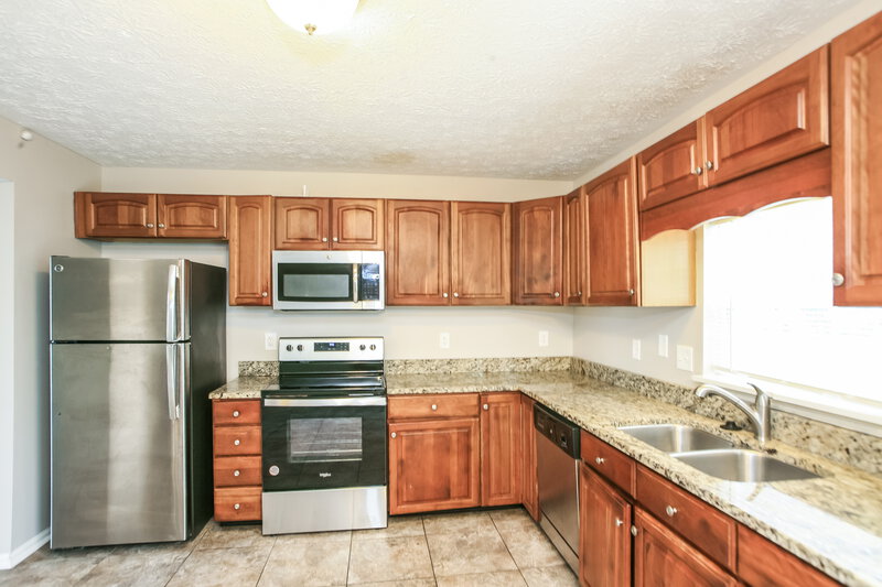 1,960/Mo, 6736 Berkshire Dr Zionsville, IN 46077 Kitchen View