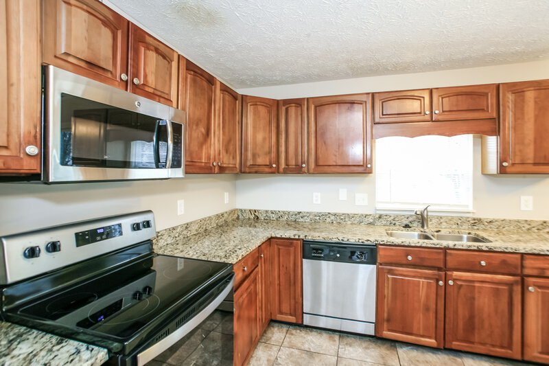 1,960/Mo, 6736 Berkshire Dr Zionsville, IN 46077 Kitchen View 2