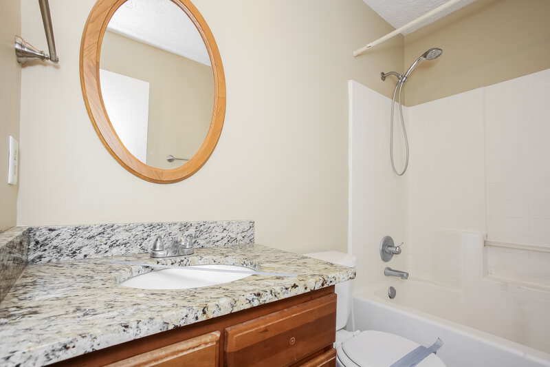 1,960/Mo, 6736 Berkshire Dr Zionsville, IN 46077 Bathroom View