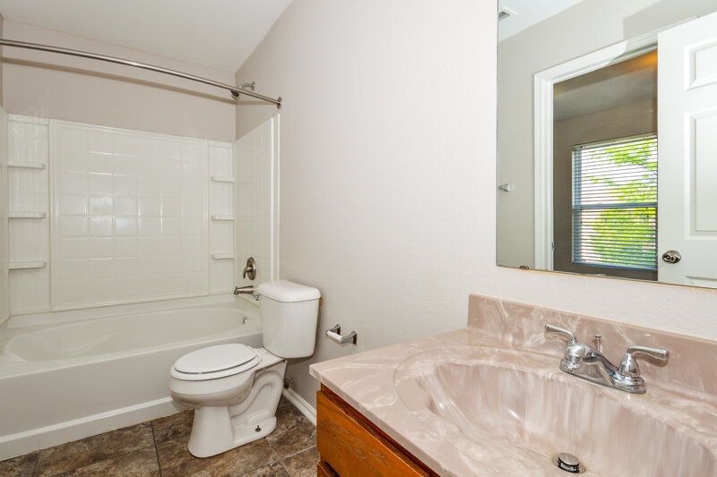 1,645/Mo, 7931 Puckett Ln Camby, IN 46113 Main Bathroom View