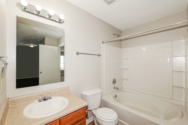 2,580/Mo, 8446 Abbey Dell Dr Camby, IN 46113 Main Bathroom View
