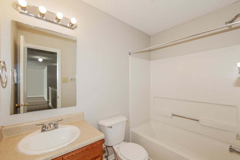 2,580/Mo, 8446 Abbey Dell Dr Camby, IN 46113 Bathroom View