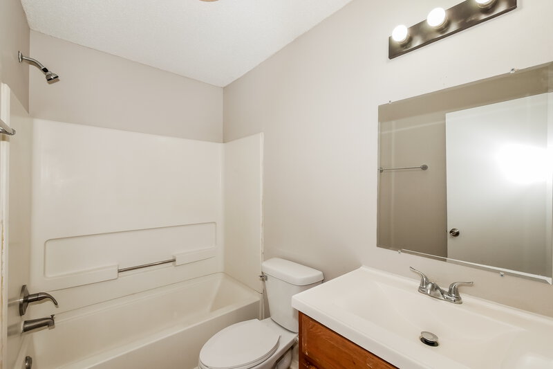 1,590/Mo, 13227 N Etna Green Dr Camby, IN 46113 Bathroom View