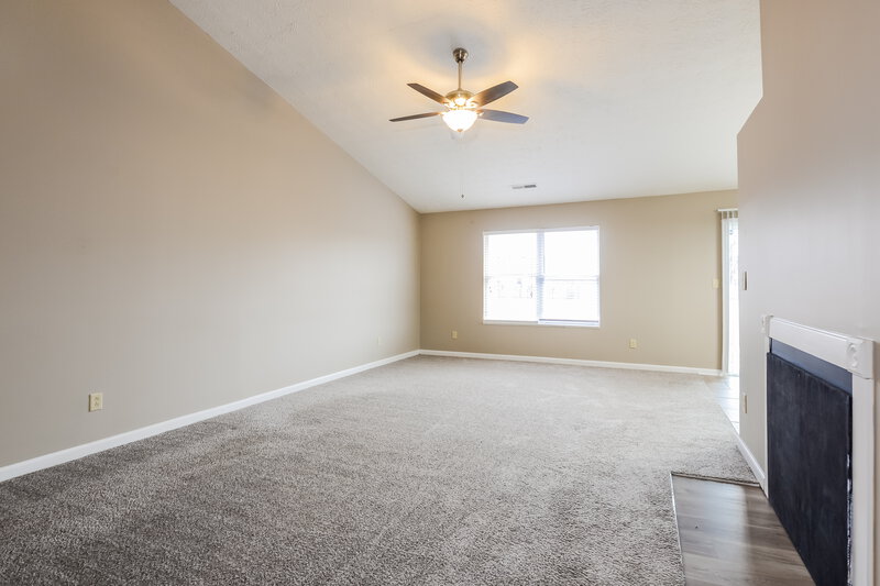 2,650/Mo, 748 Hollowood Ln Avon, IN 46123 Living Room View