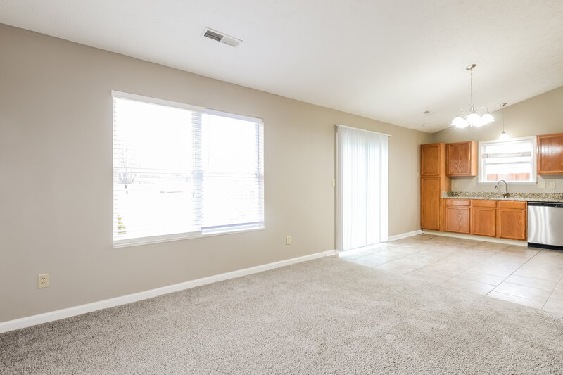 2,650/Mo, 748 Hollowood Ln Avon, IN 46123 Living Room View 3