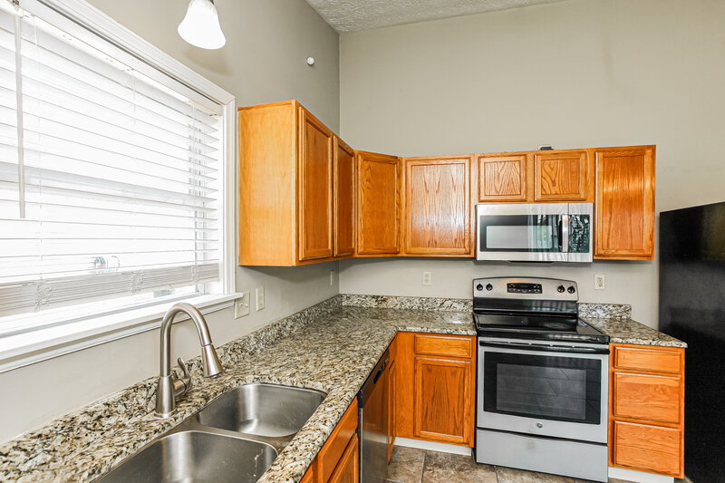 1,925/Mo, 748 Hollowood Ln Avon, IN 46123 Kitchen View