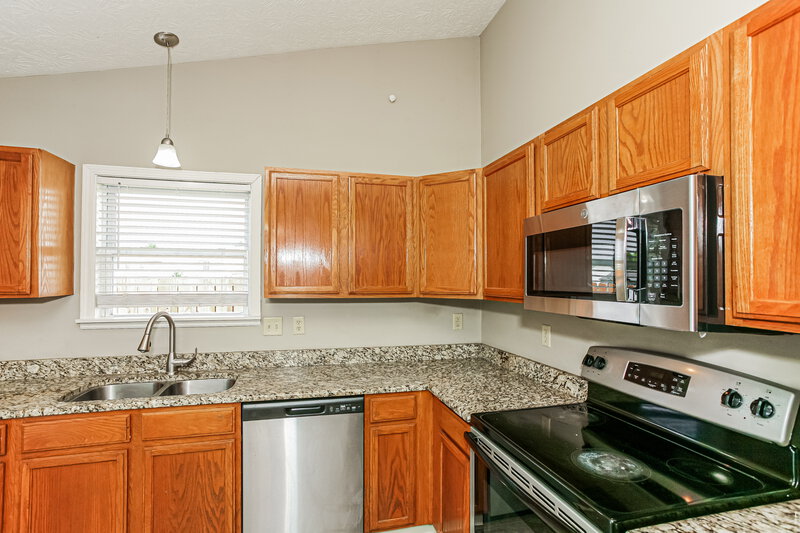 1,925/Mo, 748 Hollowood Ln Avon, IN 46123 Kitchen View 2