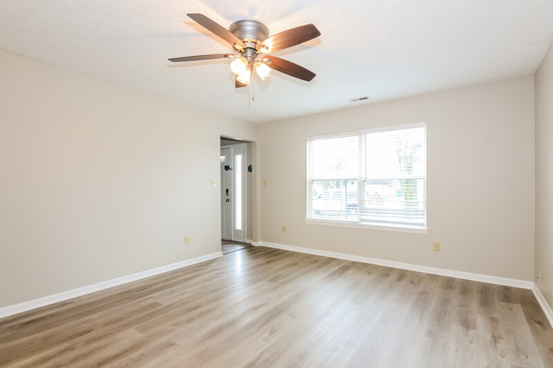 2,030/Mo, 8570 Eagles Nest Dr Avon, IN 46123 Living Room View 2