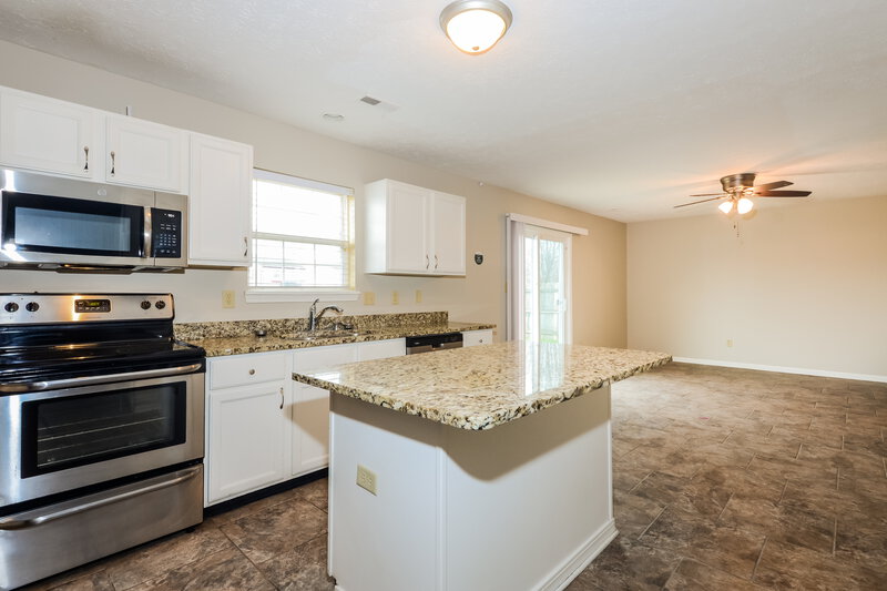 2,030/Mo, 8570 Eagles Nest Dr Avon, IN 46123 Kitchen View