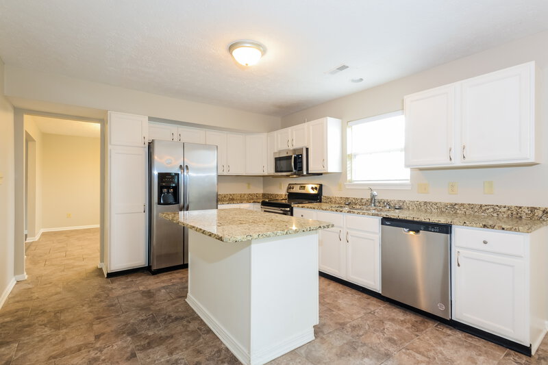 2,030/Mo, 8570 Eagles Nest Dr Avon, IN 46123 Kitchen View 2