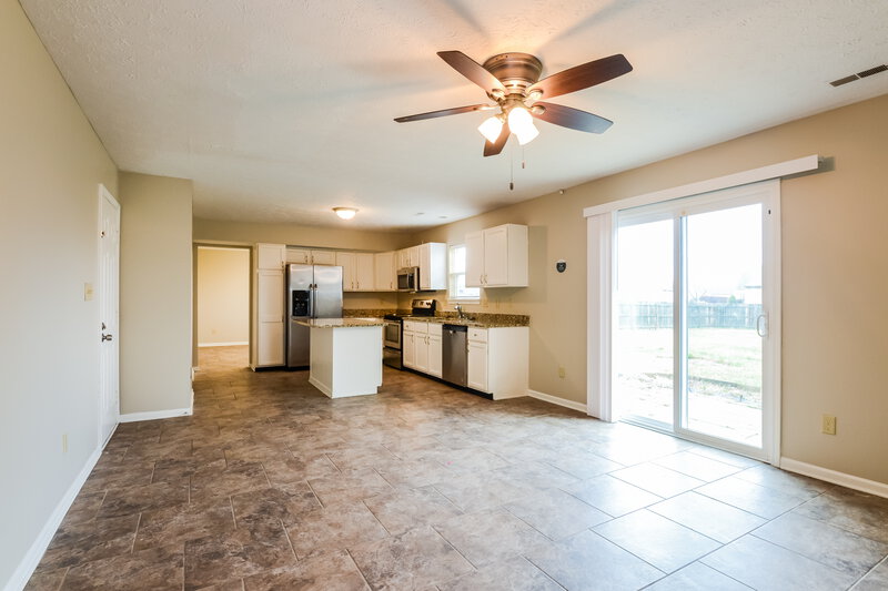 2,030/Mo, 8570 Eagles Nest Dr Avon, IN 46123 Family Room View