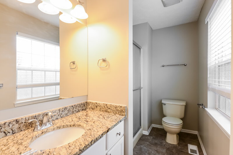 2,030/Mo, 8570 Eagles Nest Dr Avon, IN 46123 Main Bathroom View