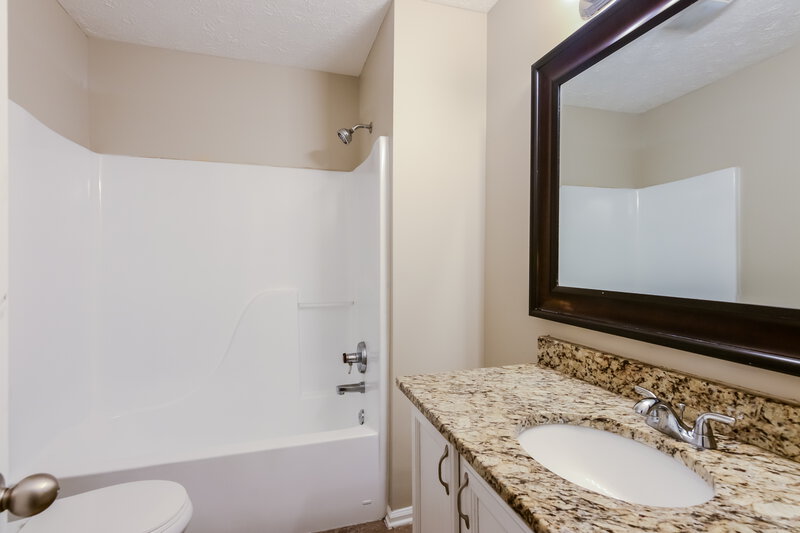 2,030/Mo, 8570 Eagles Nest Dr Avon, IN 46123 Bathroom View