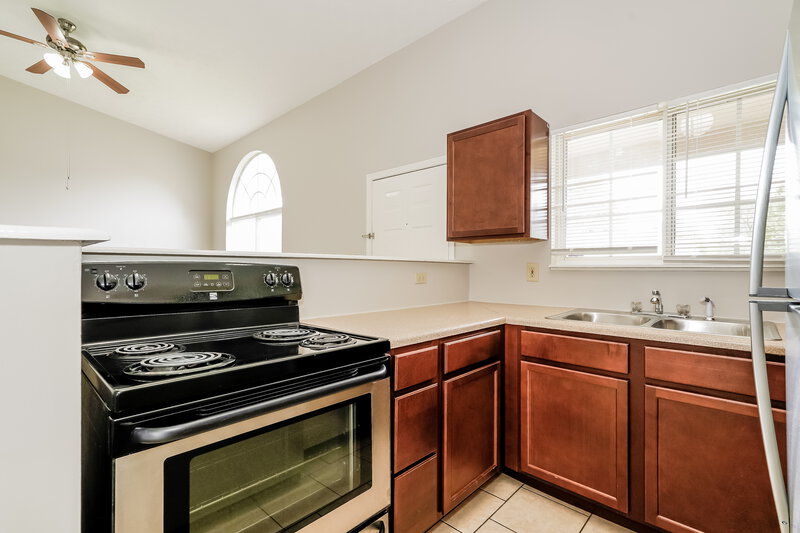 1,790/Mo, 1435 Michigan Rd Franklin, IN 46131 Kitchen View 2